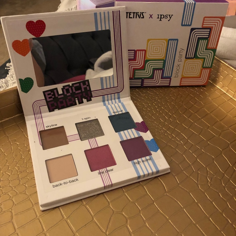 Ipsy › productTETRIS™ Game 
On Eyeshadow Palette